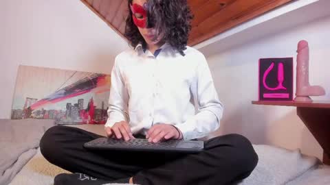 Alecxis online show from May 11, 1:29 am