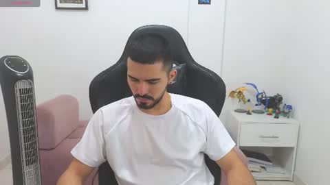 alejandroo_7 online show from July 16, 7:32 pm