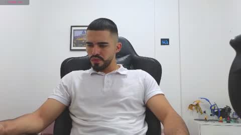 alejandroo_7 online show from July 8, 6:23 pm
