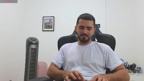 alejandroo_7 online show from June 30, 11:28 pm