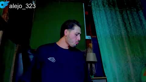 alejo_323__ online show from May 5, 4:25 am