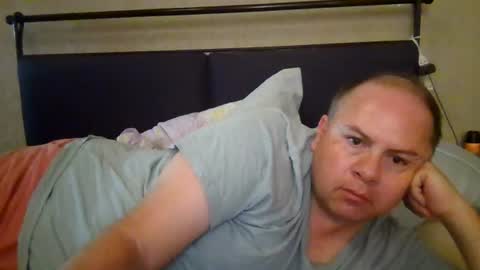 aleveg__101 online show from June 17, 2:24 am
