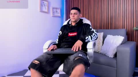 alex online show from May 22, 12:32 pm