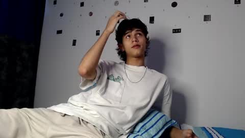 alex_mark_ online show from May 13, 5:43 pm