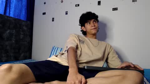 alex_mark_ online show from May 15, 7:00 pm