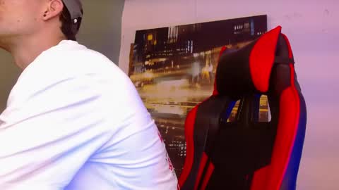alexgiraldo__ online show from May 10, 2:35 am