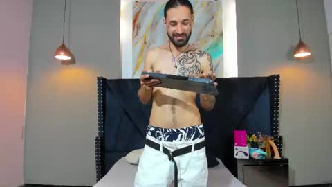alexx_val online show from July 18, 8:25 pm