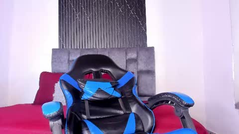 alexxus_smith online show from August 2, 9:35 pm