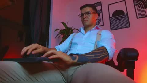 alpha_dominus_ online show from May 3, 4:04 am