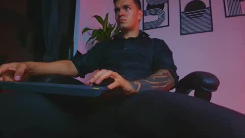 alpha_dominus_ online show from May 19, 4:08 am