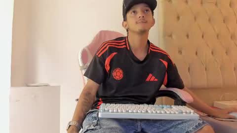 alpha_marcus online show from June 18, 9:14 am