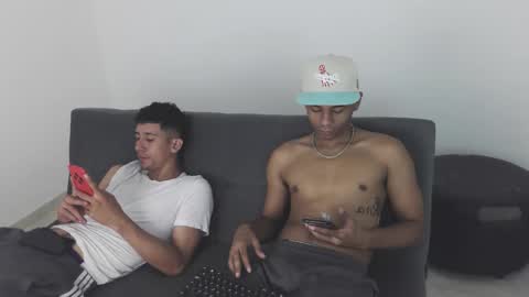 alphas_latins online show from June 11, 2:53 am