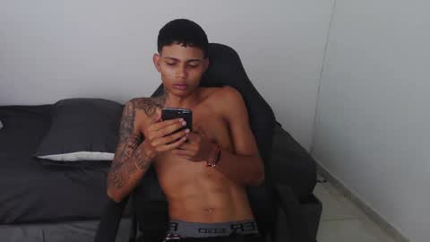 alphas_latins online show from April 27, 10:48 pm