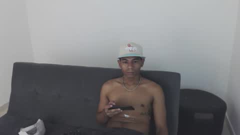 alphas_latins online show from June 11, 12:32 am