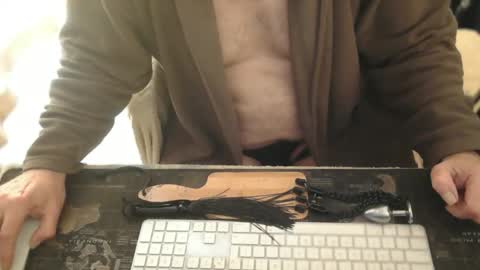 amslave4f online show from May 9, 8:48 am