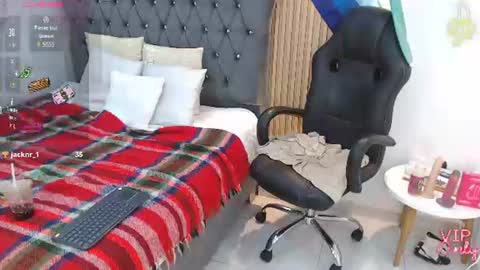 Anaciet Evans online show from July 7, 6:47 am