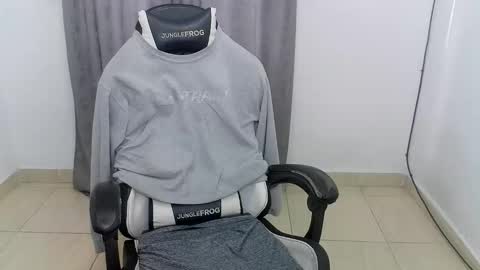 andres180950734 online show from May 1, 12:52 pm