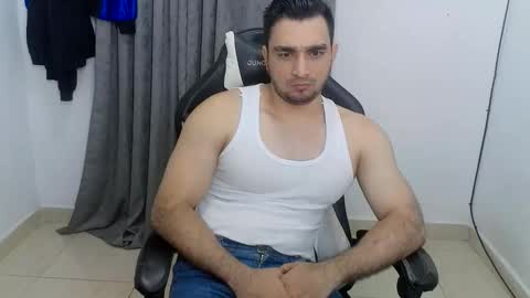 andres180950734 online show from May 12, 11:46 pm