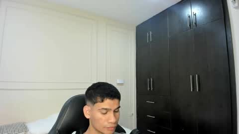andres_stud online show from May 8, 5:41 am