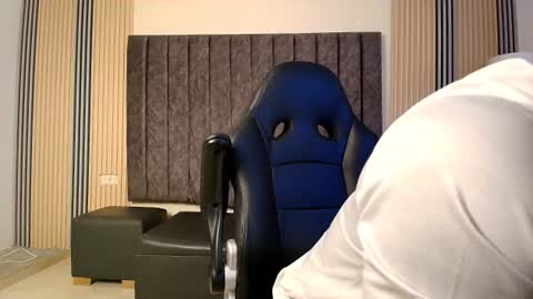 andres_stud online show from August 8, 3:13 am