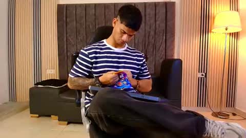andres_stud online show from August 9, 4:40 am