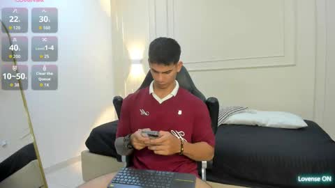 andres_stud online show from May 18, 5:46 am