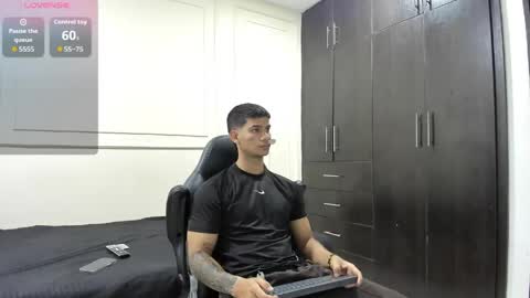 andres_stud online show from May 2, 2:58 am