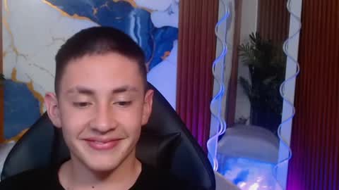 andres_tay online show from May 2, 2:36 am