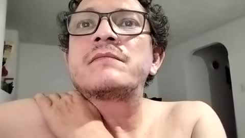 andresfloga online show from August 9, 2:30 am