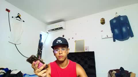 andreswhite_shotoflust online show from May 25, 5:08 pm