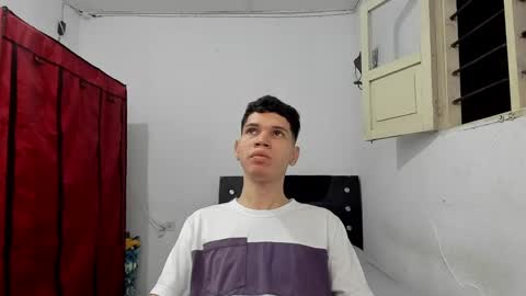 andrew_2811 online show from April 27, 4:31 am