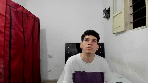 andrew_2811 online show from May 16, 3:37 am
