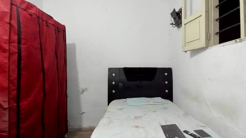 andrew_2811 online show from May 12, 1:03 am