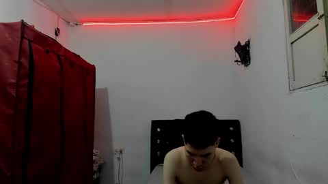 andrew_2811 online show from May 3, 12:57 am