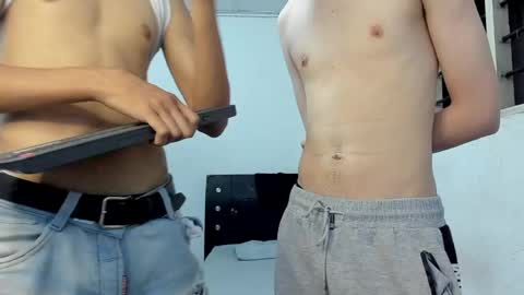andrew_2811 online show from May 7, 11:49 pm