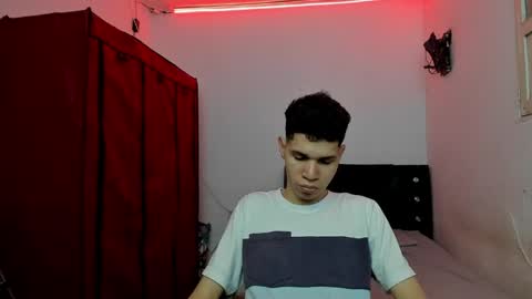 andrew_2811 online show from April 28, 7:35 am