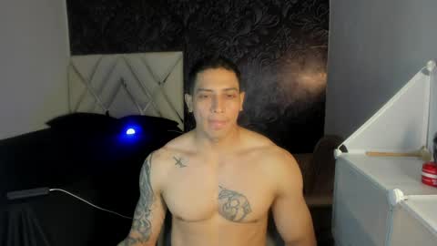 andrew_jhones online show from June 3, 6:15 am