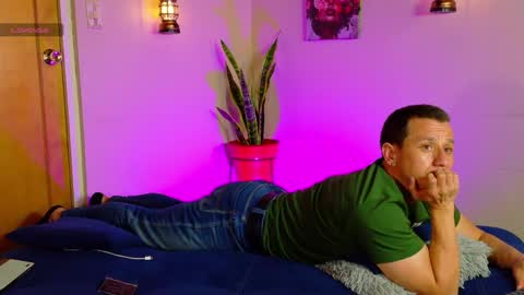 andrewfalcon_ online show from April 18, 8:42 pm