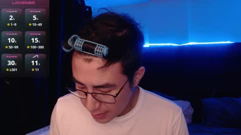 andrewmhilton_ online show from July 29, 3:27 am