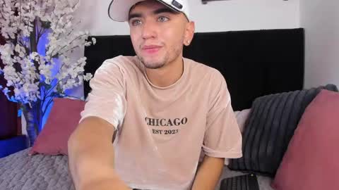 AndruCastillo online show from April 23, 4:31 pm