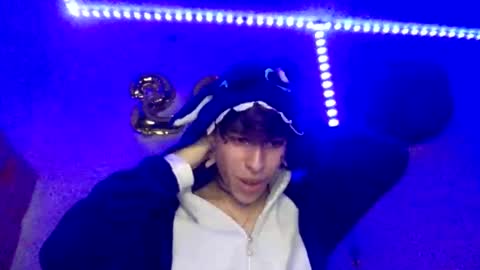 andryt31135 online show from May 26, 3:13 am
