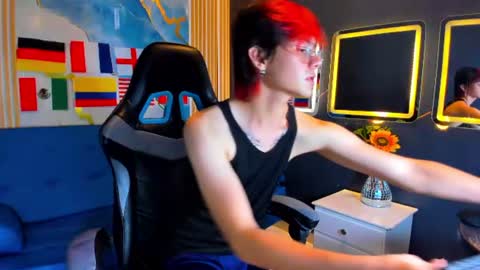 andy_collin5 online show from July 3, 6:45 pm