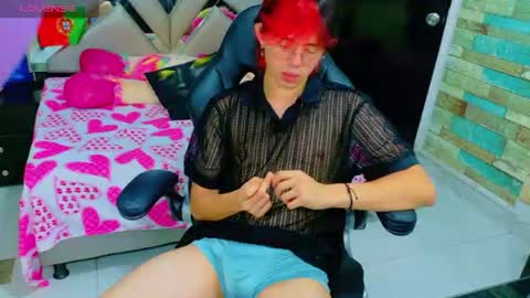 andy_collin5 online show from July 16, 12:01 pm