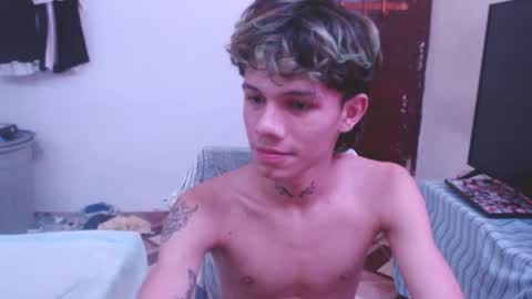 andy_dan1 online show from May 9, 7:20 am