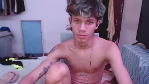 andy_dan1 online show from May 15, 7:38 am