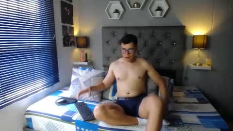 ANDY ESTEVEZ online show from July 16, 8:27 pm