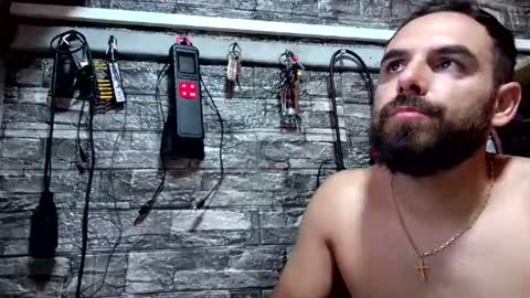 andyshr133 online show from July 18, 4:41 am