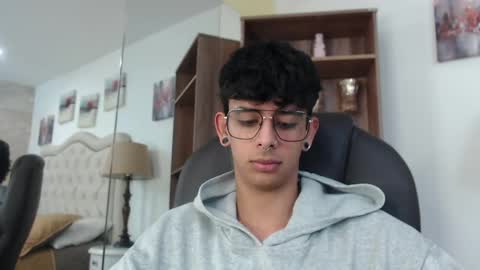 andyxibrat online show from May 7, 11:54 am