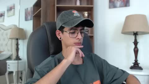 andyxibrat online show from May 4, 7:04 pm
