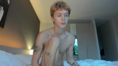 angel_andreww online show from July 30, 11:42 am